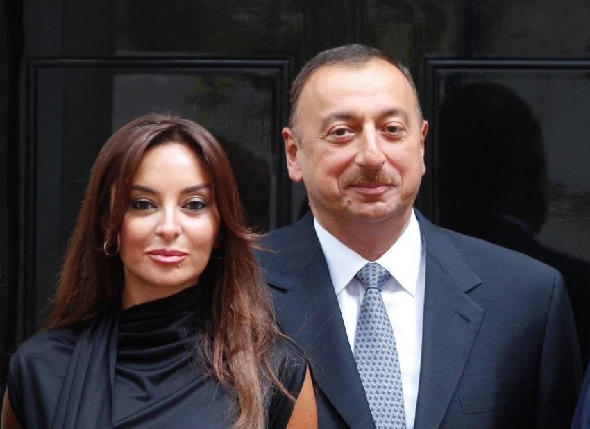 Azerbaijan President Ilham Aliyev, right, and his wife Mehriban Aliyeva, left, pose for the photographers outside British Prime Minister Gordon Brown’s official residence at 10 Downing Street, in central London, following their meeting, Monday July 13, 20