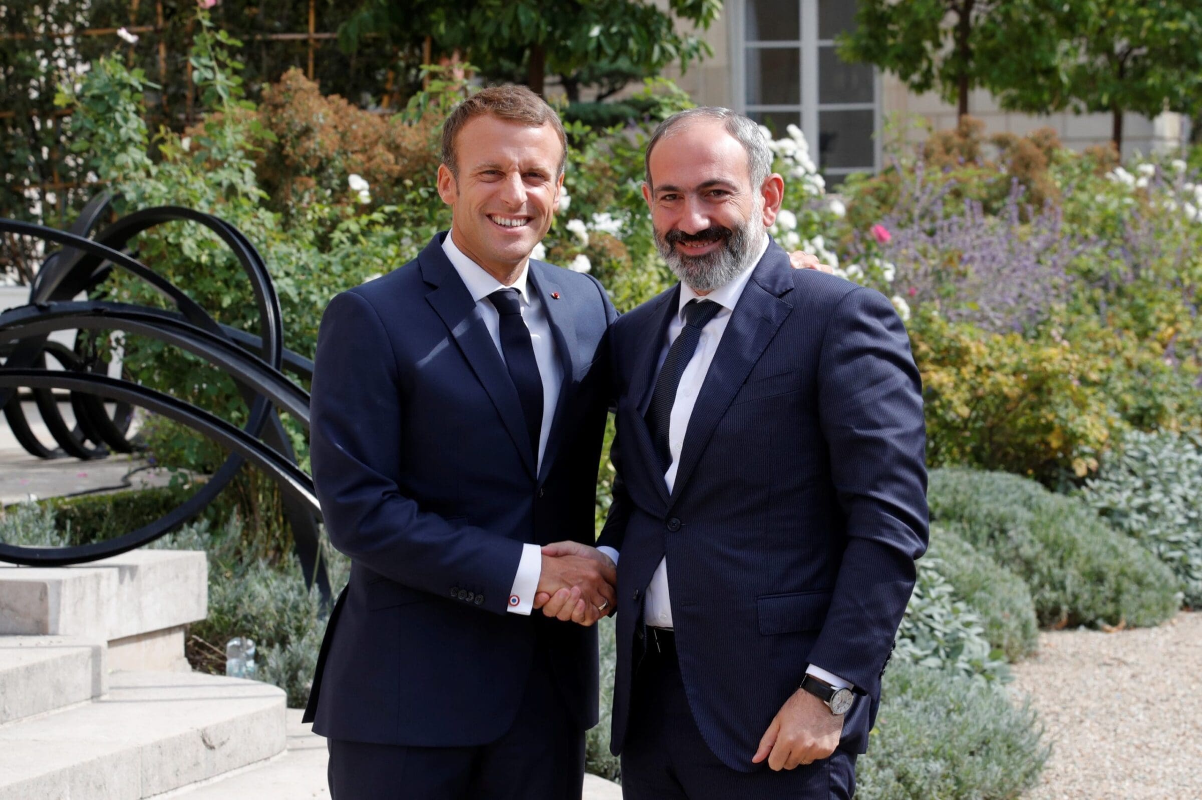 Macron Pashinyan