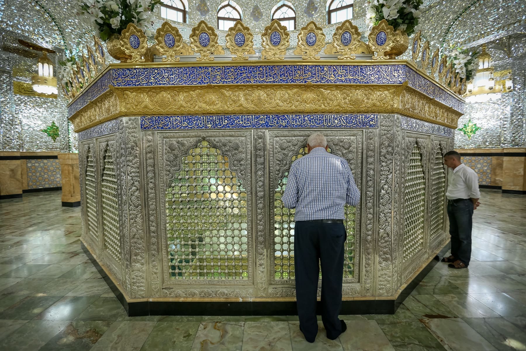 Pilgrims pray