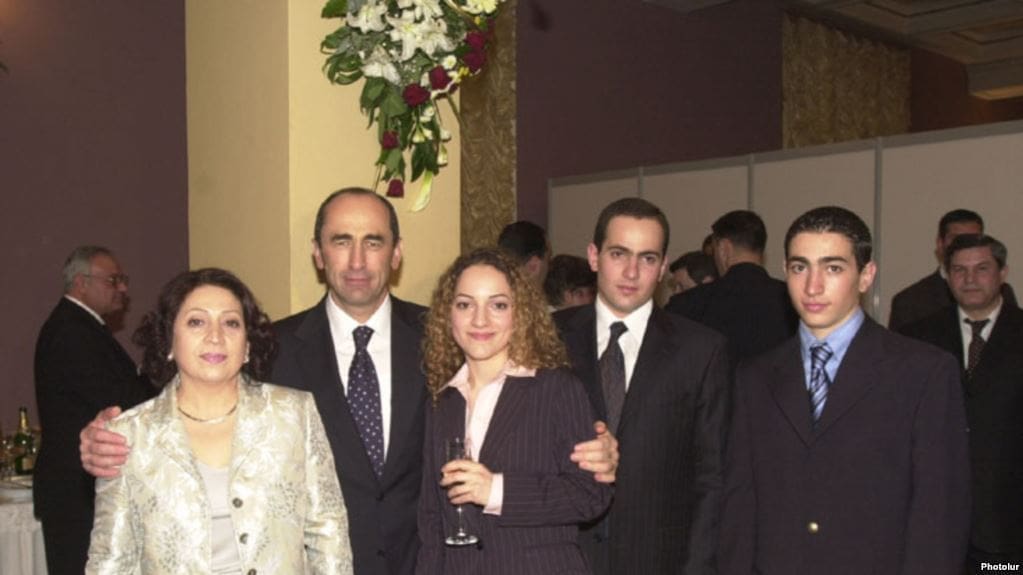 Foto: Fotolur Agentliyi. Robert Koçaryanın ailəsi, 2010-cu il