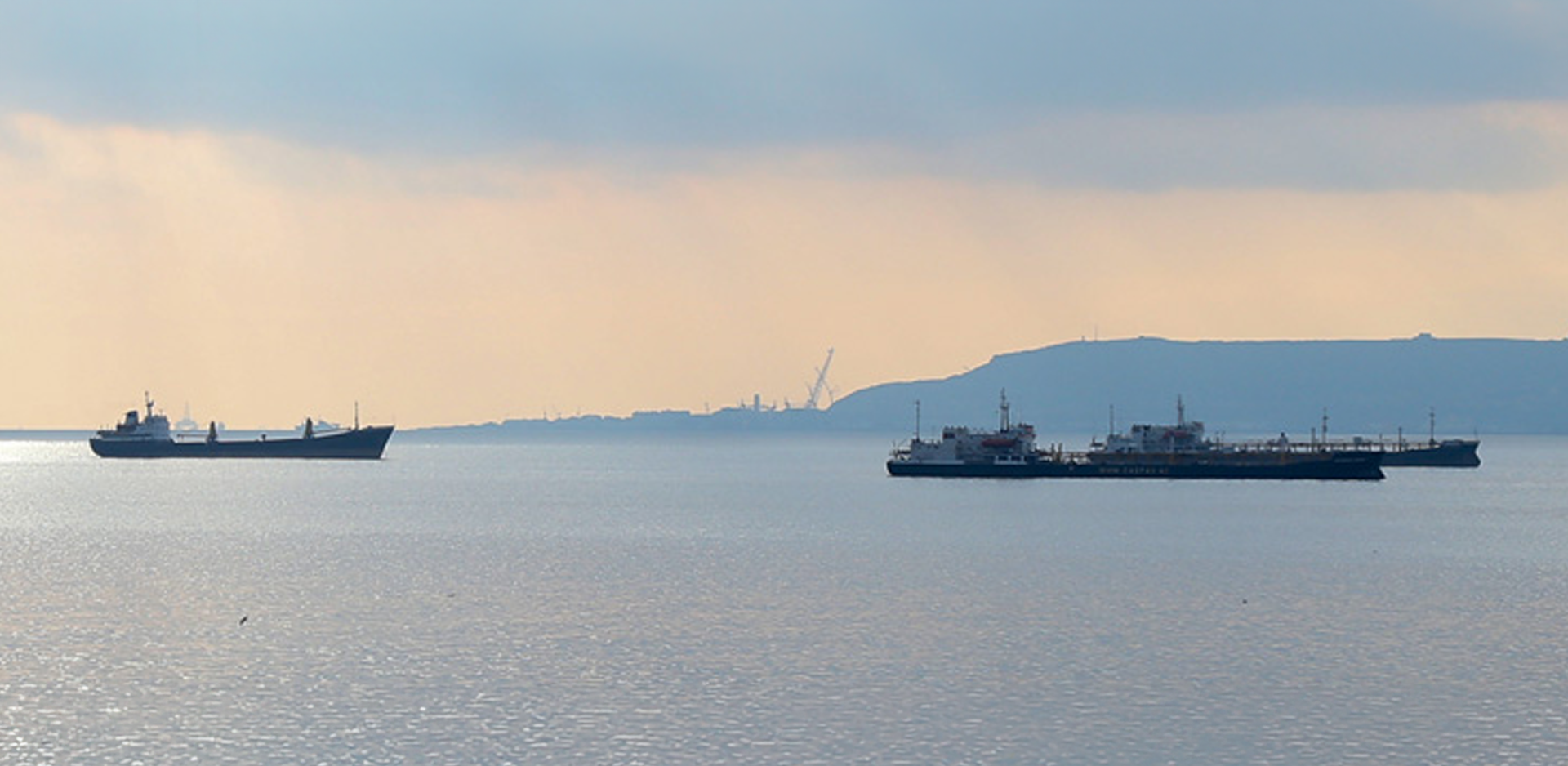 Azərbaycanda qeydiyyatdan keçmiş onlarla şirkət Rusiyanın “kölgə donanması” tankerlərini idarə edir
