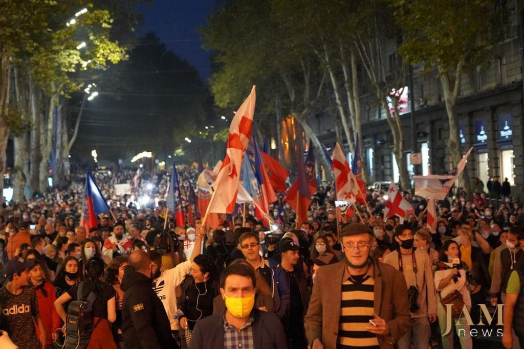 1 noyabr 2020-ci il Gürcüstanda parlament seçkilərindən sonra. Tbilisi