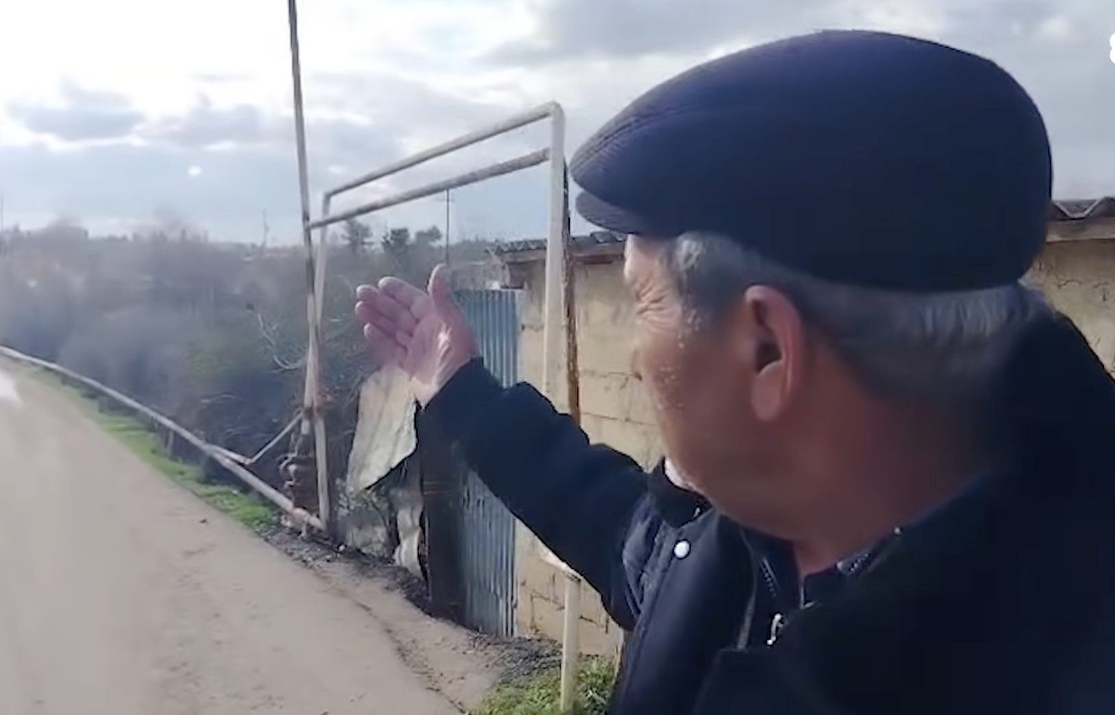 Astara sakinləri deyir ki, övladları məktəbə gedəndə körpüdən çaya düşürlər