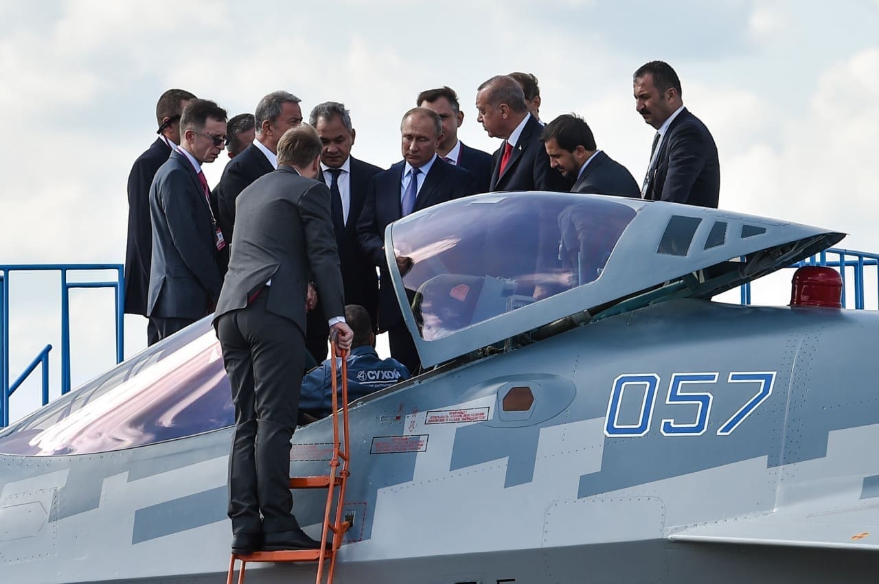Президенты Владимир Путин и Реджеп Эрдоган осматривают новейший российский истребитель Су-57 на авиасалоне МАКС-2019